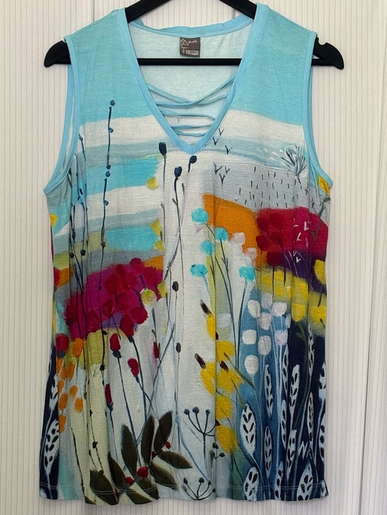 Simply ART by Dolcezza Tops - Simply ART by Dolcezza Tank Top Blue White with Floral Print V-Neck Medium